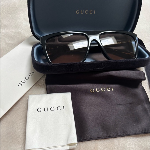 Gucci Black and White Eyewear Set - Picture 1 of 8